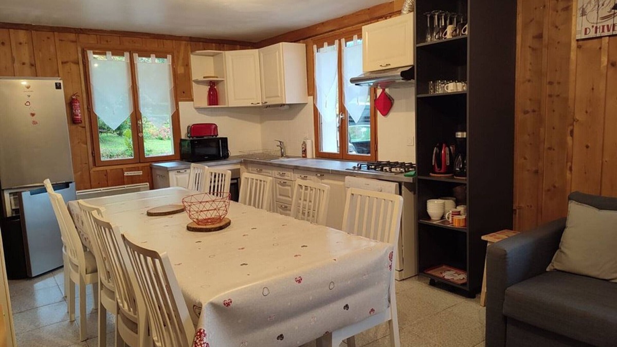 Cohennoz Ski Chalet | Quiet Nature Retreat: Spacious 3-Bedroom Chalet for 10 with Fireplace, Garden & Mountain Views