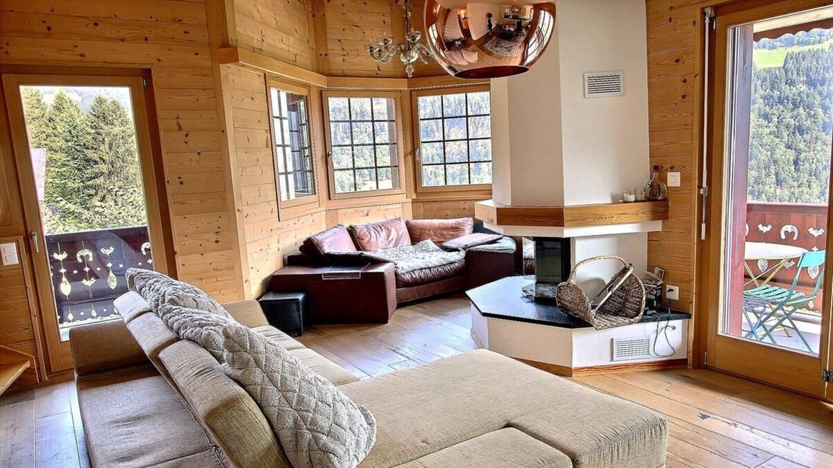 Champery Apartment | Quiet, near the village and the free shuttle stop for the cableway, 3 bedrooms, wifi and parking spa
