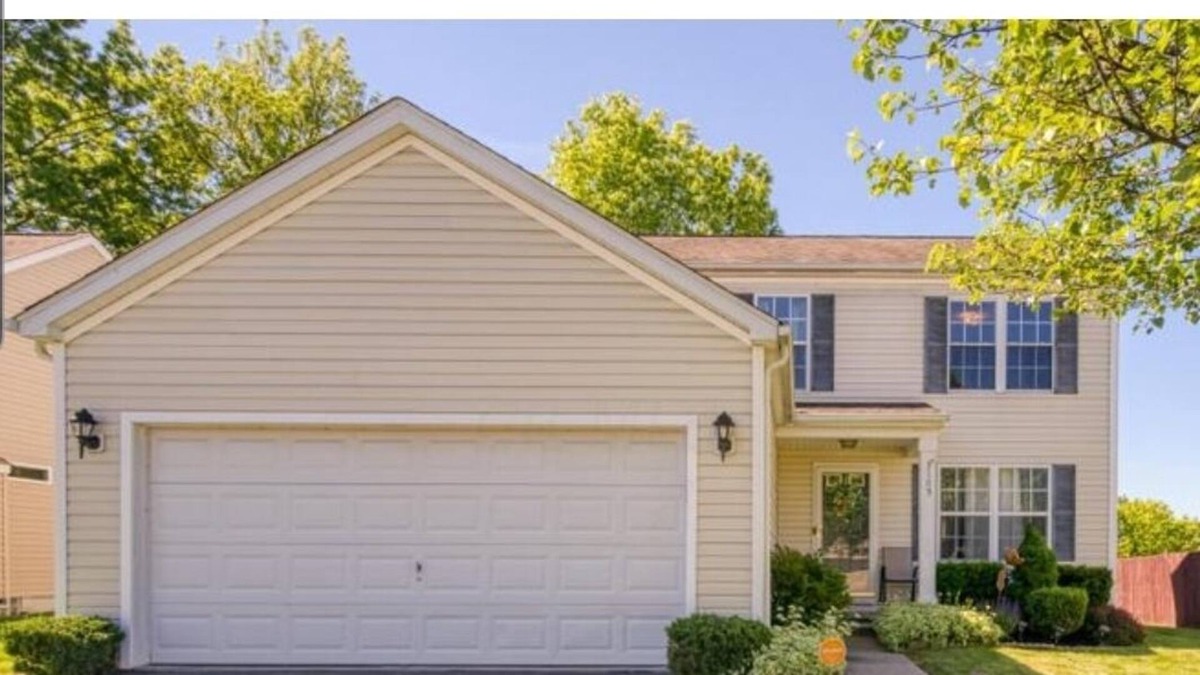 Northeast Columbus House | Quiet neighborhood, 10min to airport, 5min to Easton mall. Nonsmokers only