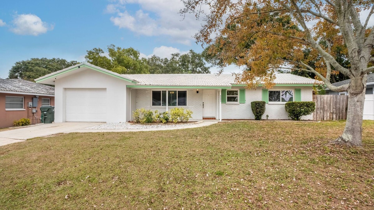 Largo House | Quiet neighborhood 4 miles to Indian Rocks Beach -Pets case by case Fenced yard!