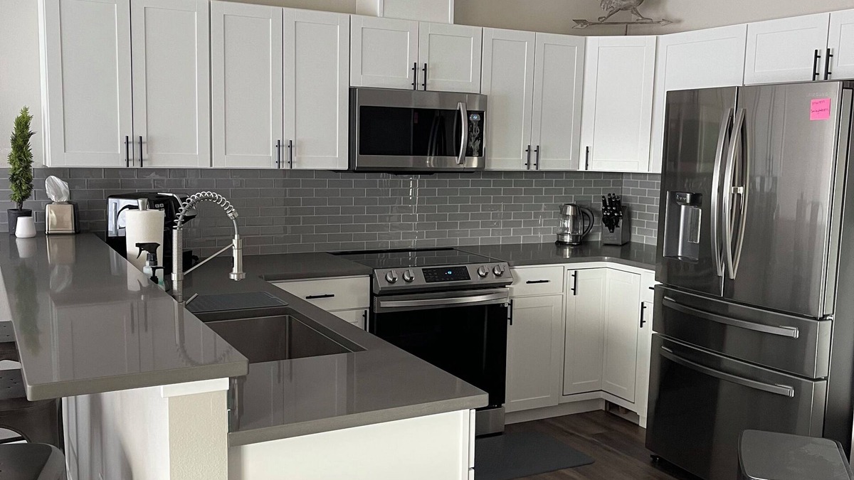 Gleed House | Quiet neighborhood near golf course