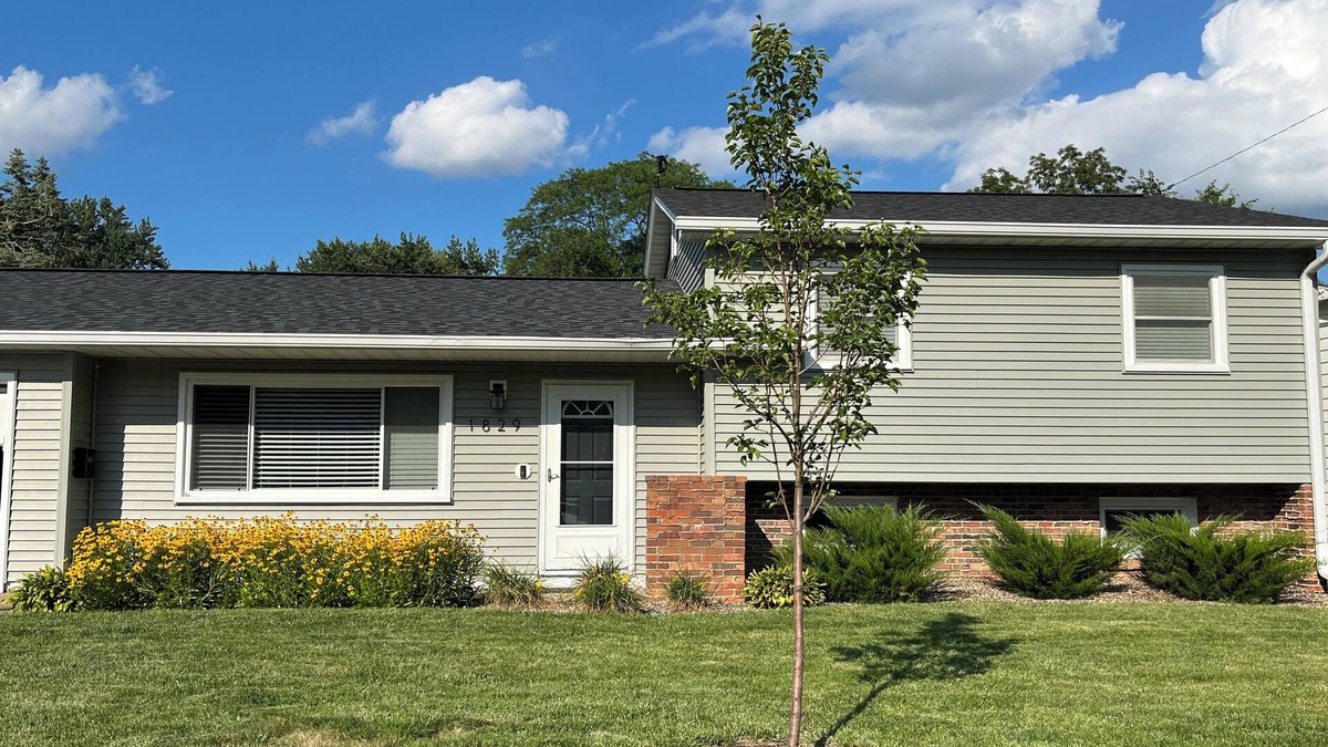Bettendorf House | Quiet neighborhood surrounded by parks near multipurpose trail through QCn