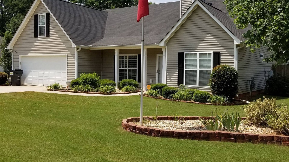 Senoia House | Quiet neighborhood with sidewalks & about a 15 min. walk to downtown Senoia.