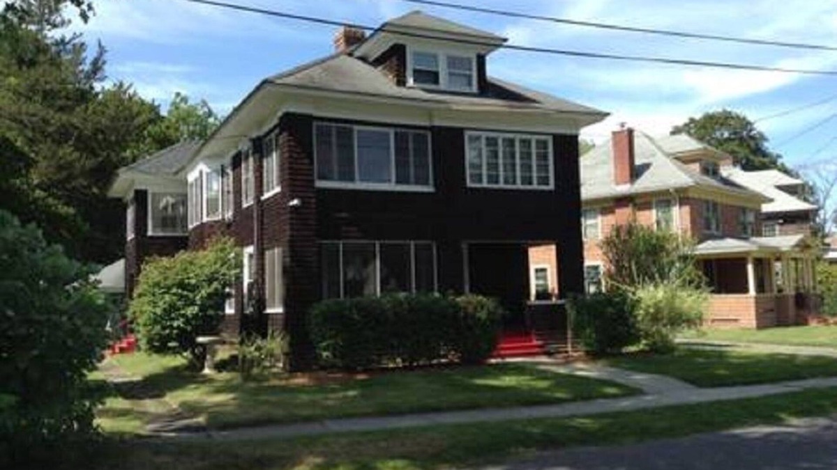 Greenfield Apartment | Quiet New England neighborhood - Greenfield, Ma. One guest only, 5 nights max.