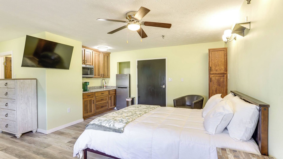 Oakland City Apartment | Quiet Oakland City Studio: Walk Downtown!
