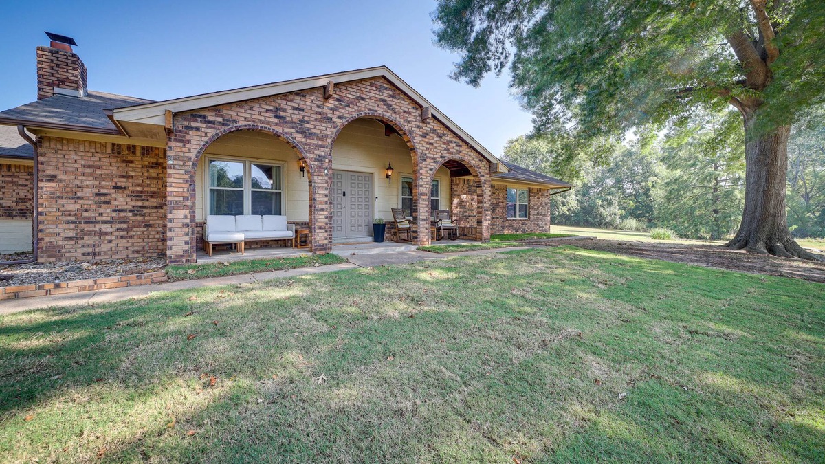 Bixby House | Quiet Oklahoma Home - Close to Golf Courses!