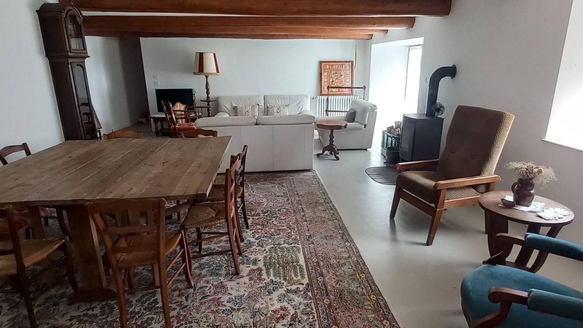 Eglisolles House | Quiet old farmhouse