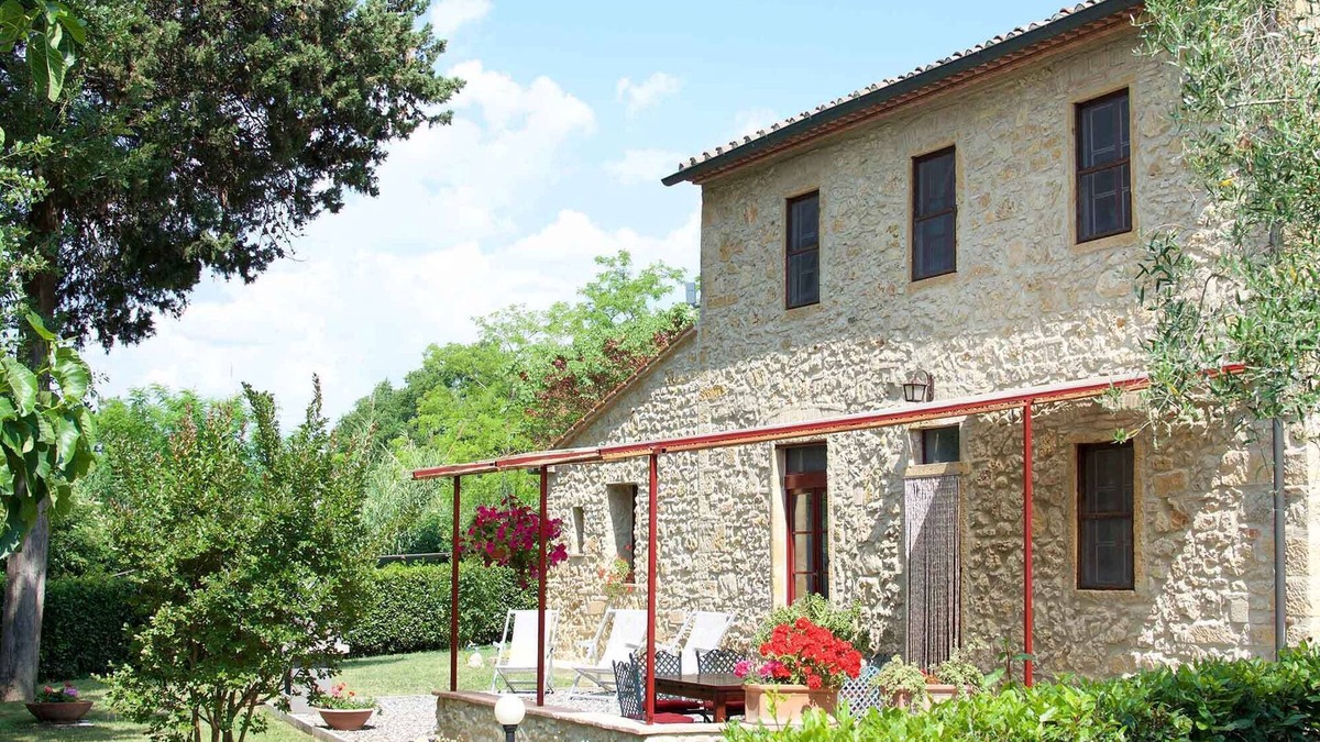 Montescudaio Apartment | quiet panoramic location with pool, 3 double rooms, 3 bathrooms, kitchen, terrace, private garden