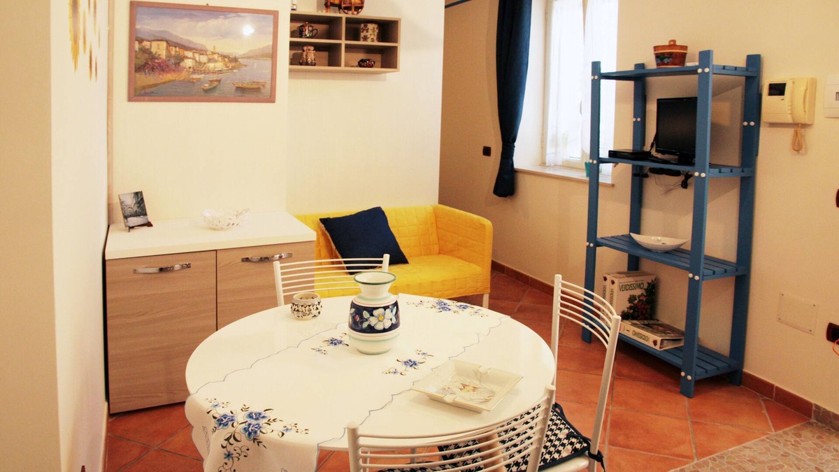 Naples Apartment | quiet panoramic studio with terrace and wi-fi