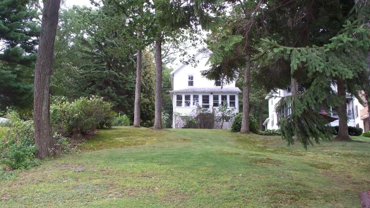 Wapwallopen Cottage | Quiet Peaceful Lily Lake Retreat