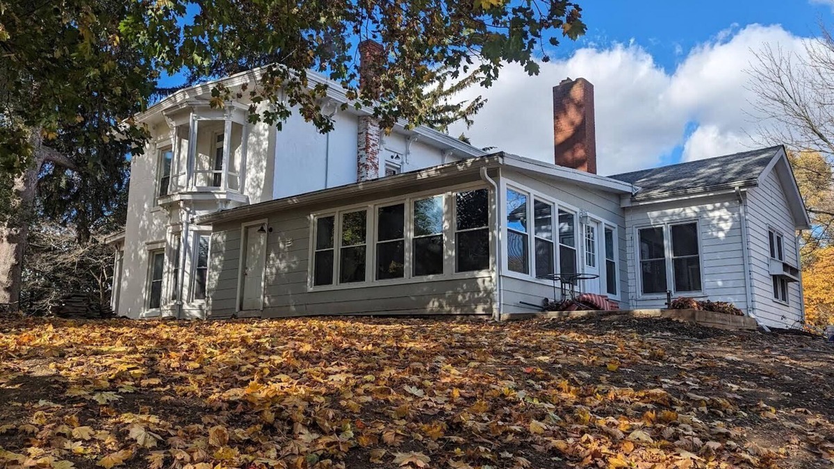 New Haven Huron County House | Quiet pet friendly country home a few miles from Lake Erie & Cedar Point