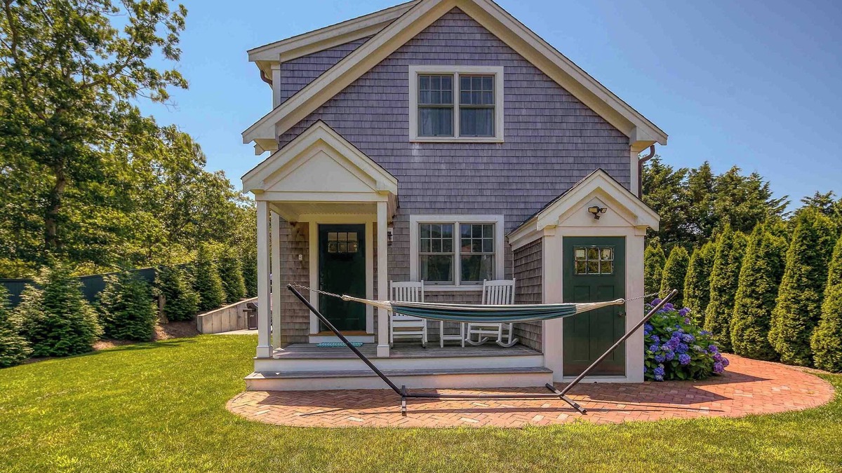 Edgartown House | Quiet, Pet Friendly, Close to Edgartown and Oak Bluffs Beaches - FIVE STARS