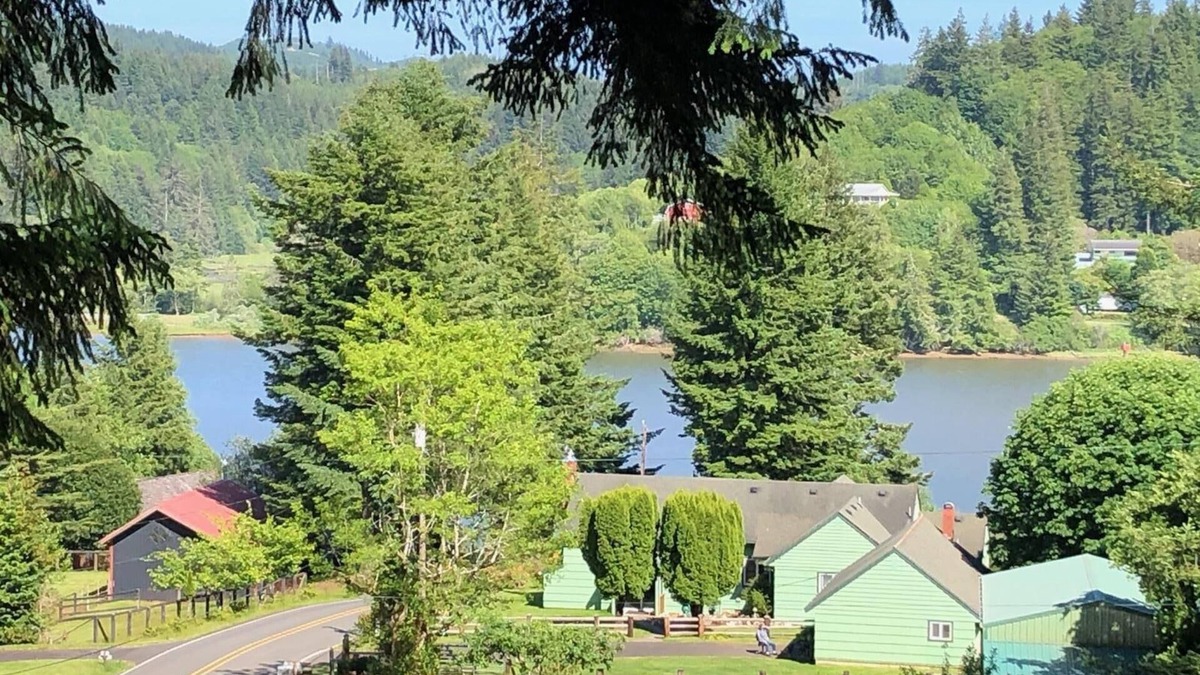 Toledo House | Quiet, pet-friendly home with a view of the Yaquina Bay minutes to the coast!n
