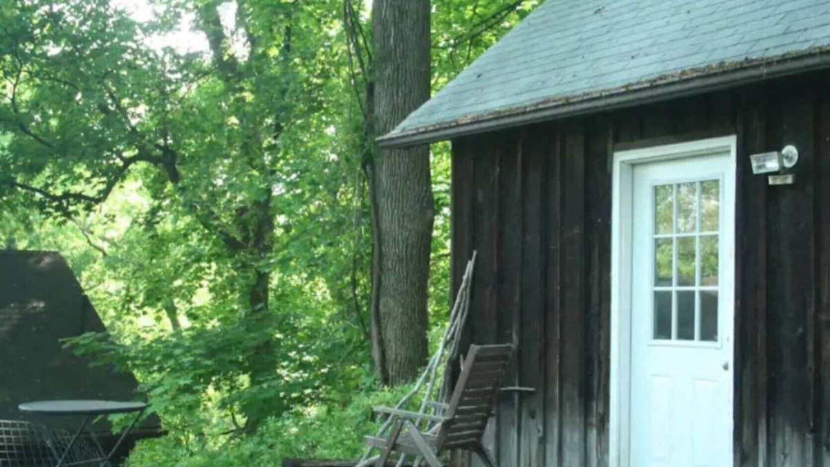 Stony Point House | Quiet Pied a Terre In Woodsy Village