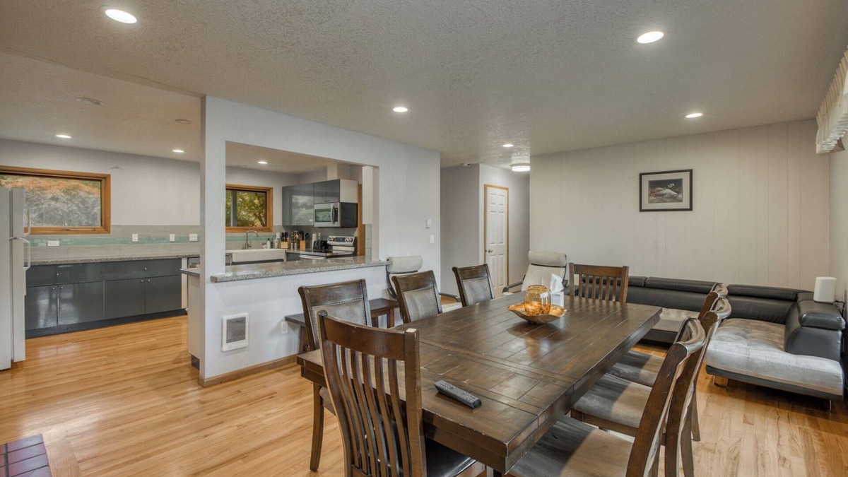 West Haven-Sylvan House | Quiet Place in the Park, 5bdrm/3bth