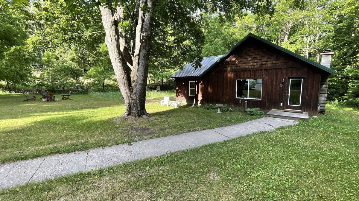 Frankfort Cabin | Quiet place to land near Lake Michigan, Crystal Lake, Trails, Fishing, and more!