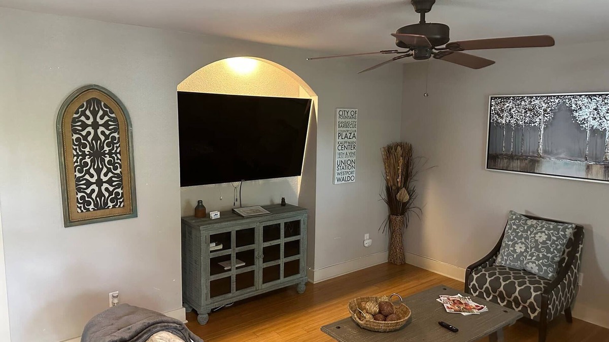 Plaza Westport Condo | Quiet Plaza 2 Bed 2 Bath Unbeatable Location