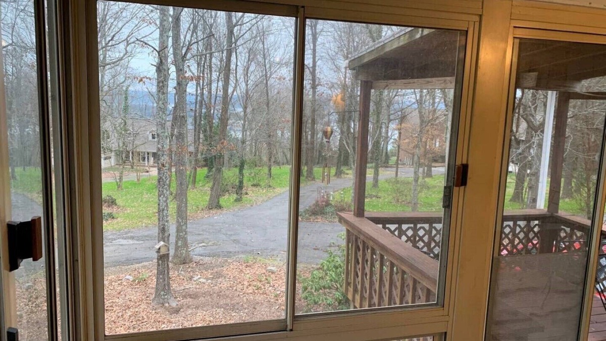 Guntersville House | QUIET PRIVATE BLUFF TOP HIDEAWAY, CLOSE TO EVERYTHING
