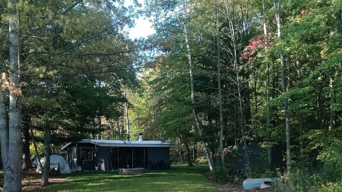 Grawn House | Quiet Private Lake Cabin