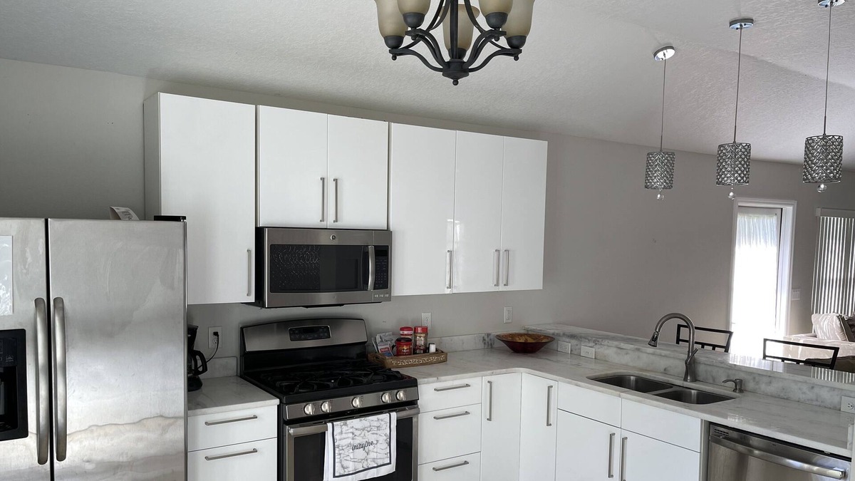 Heathrow House | Quiet PRIVATE & Modern Beautiful (near Orlando, Bchs, +) LRG. 2br,2b Spacious