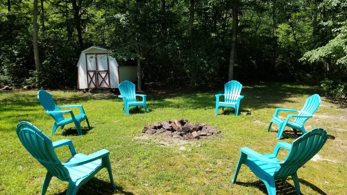 North East House | Quiet & Private with Fire Pit Out Back!
