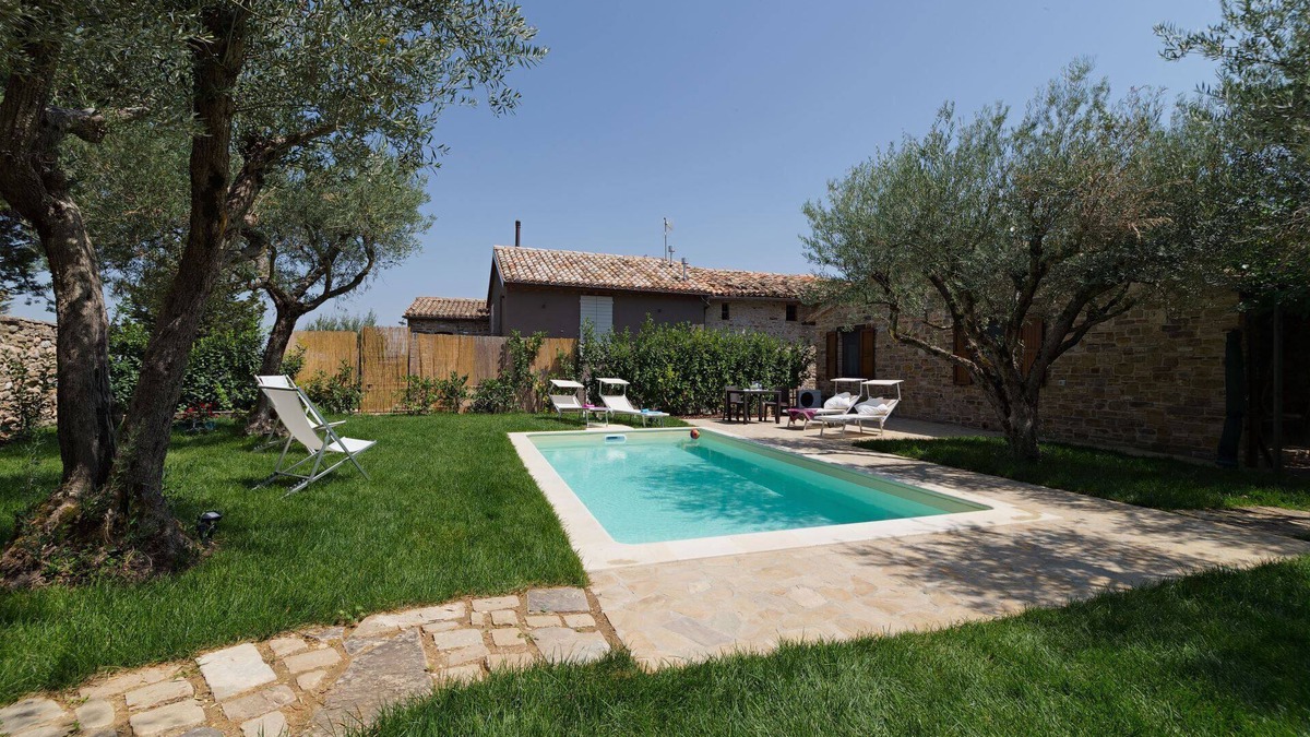 Pievefavera House | Quiet property set in a genuine context between nature and culture.