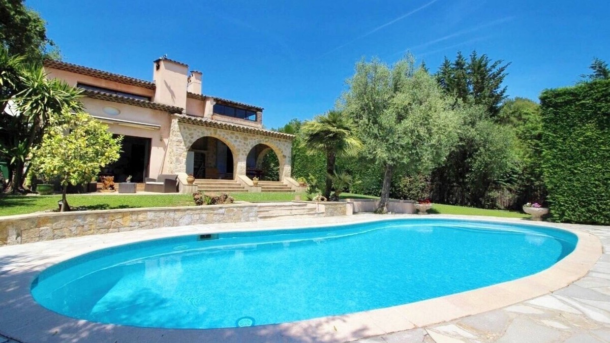 Le Rouret Villa | Quiet Provencal villa with heated pool - 6 bdrms