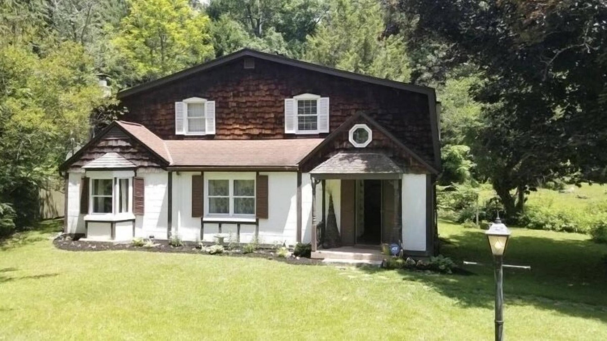 Redstar Cottage | Quiet & Relaxing 3BR Cottage Near New River Gorge