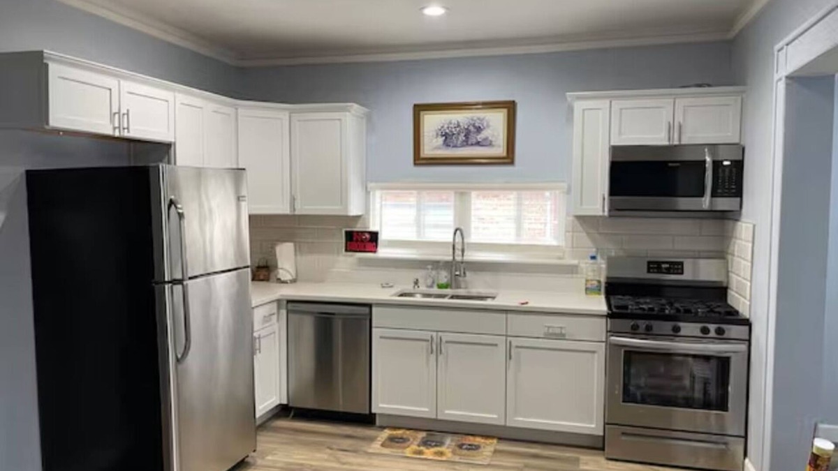 Calumet Heights House | Quiet, relaxing 4 bed, 2 bath, 10 mins to Lake Michigan