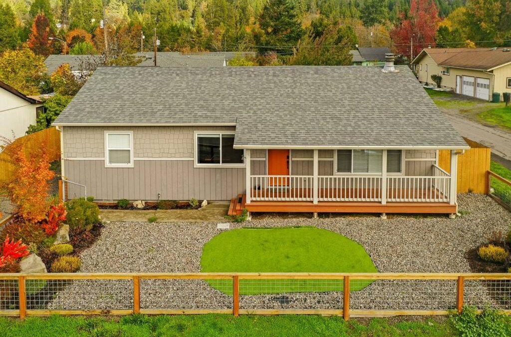 Oakridge House | Quiet & relaxing retreat- large home with sauna