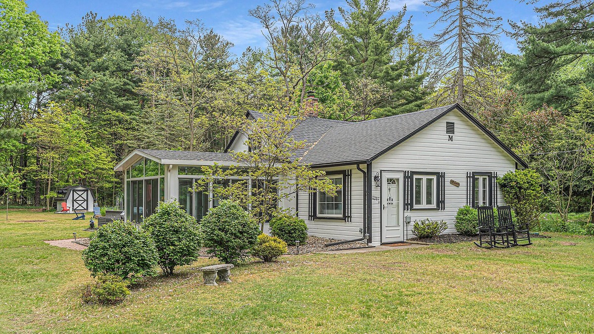 Shorewood-Tower Hills-Harbert Cottage | Quiet remodeled cottage near downtown Sawyer - private deck, gas grill, firepit