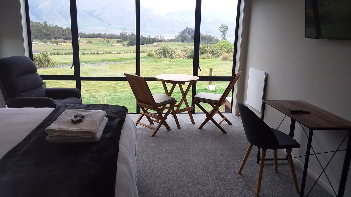 Mount Creighton House | Quiet Retreat Bobs Cove