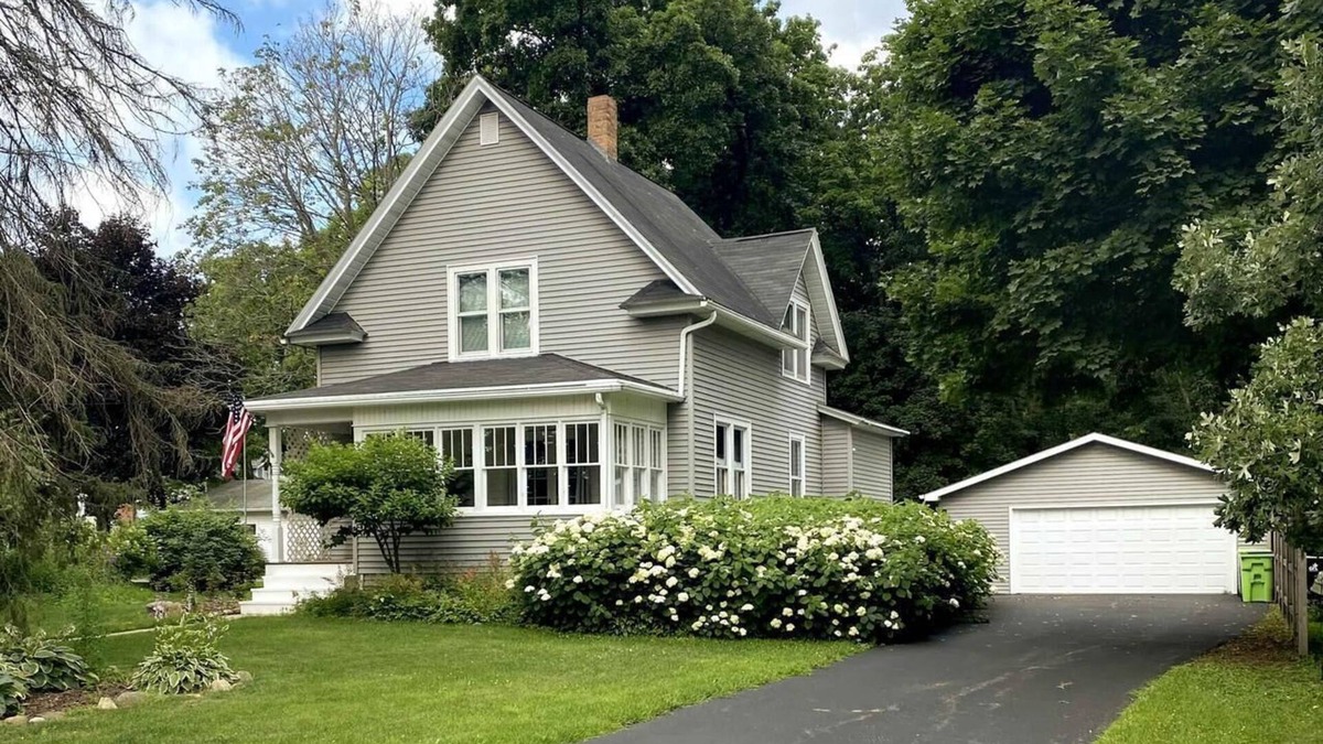 Green Lake House | Quiet retreat walking distance to Downtown