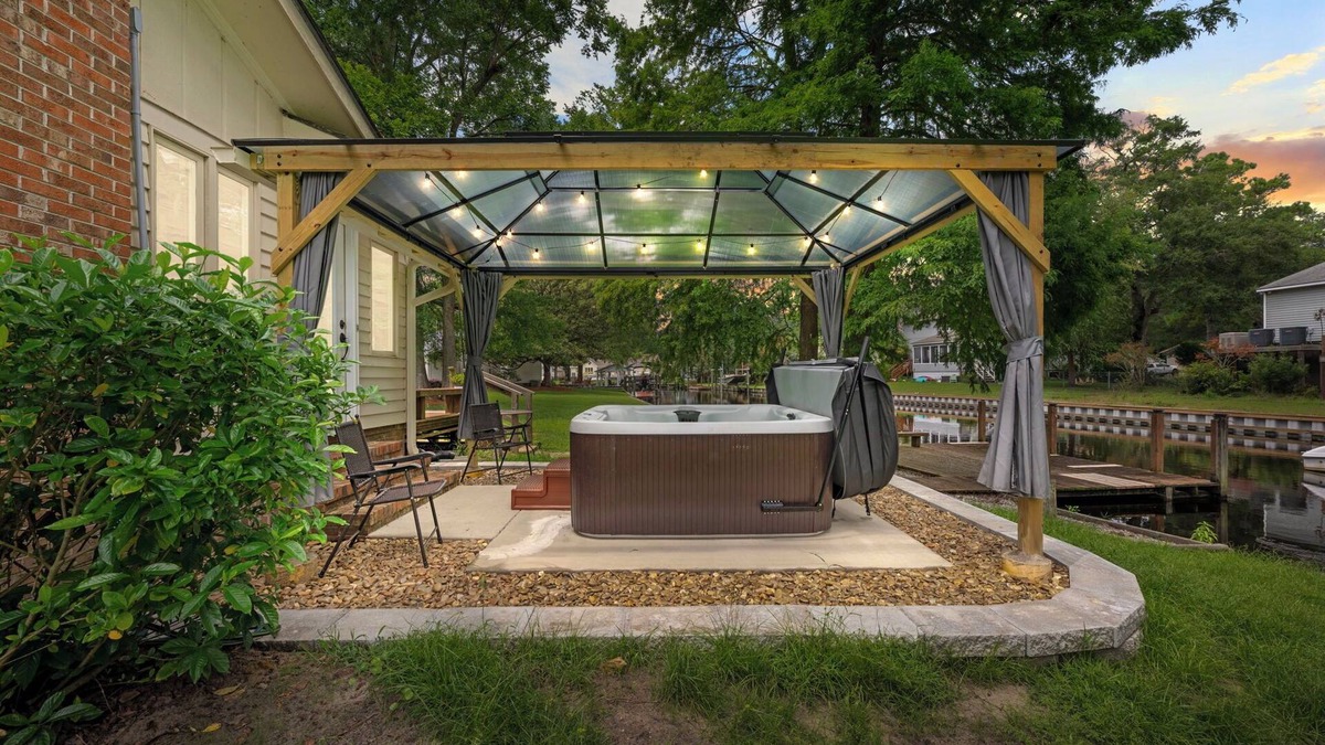 River Bend House | Quiet Riverfront 3BR/2BA house with Spa, Dock, and Golf Carts
