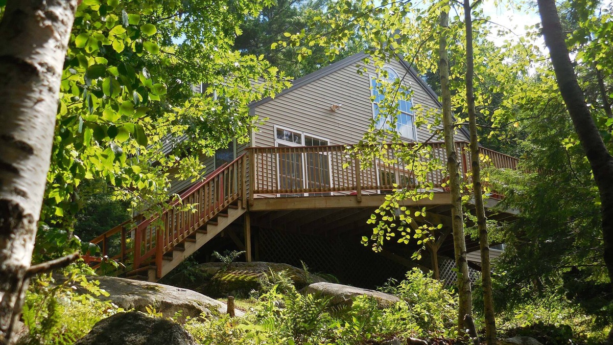 Weeks Mills Cottage | Quiet - Romantic - Secluded Cottage on Lake