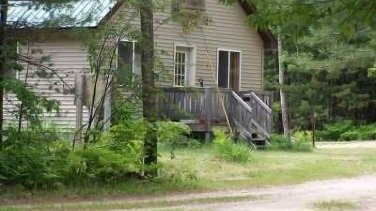 Wetmore Cottage | Quiet Rustic Cabin, Lake Access, Near Pictured Rocks! Boat, raft, Swimming!