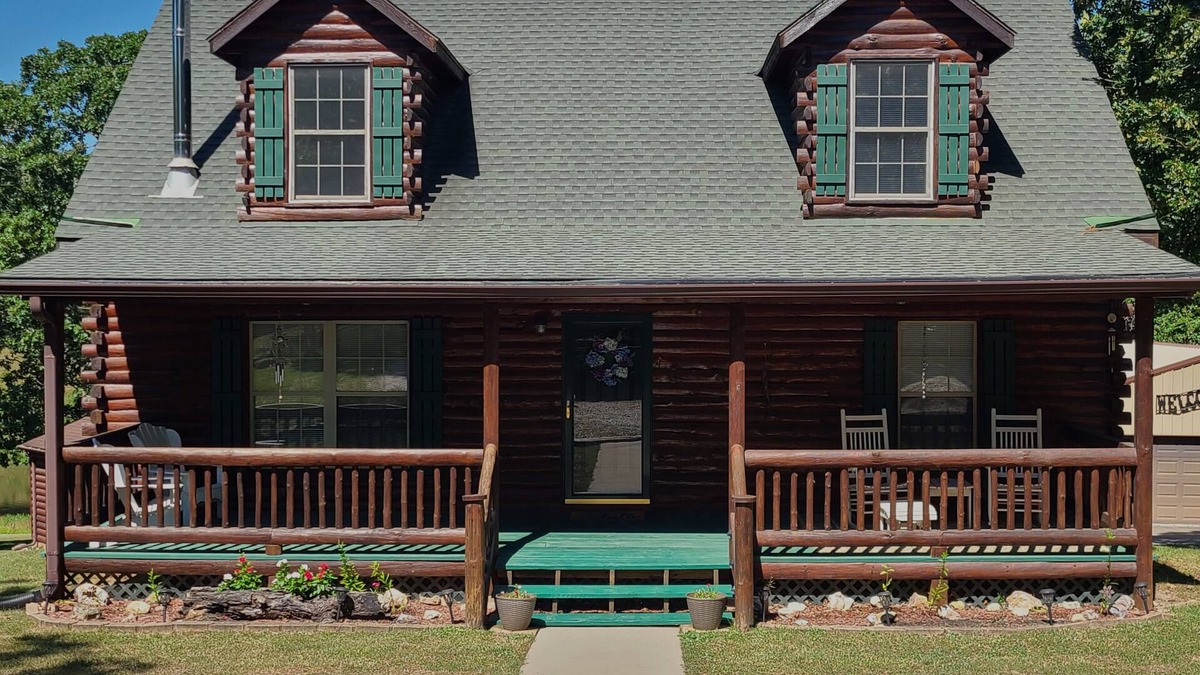 Warsaw Cabin | Quiet Rustic Retreat in Rural Area on 5 acres
