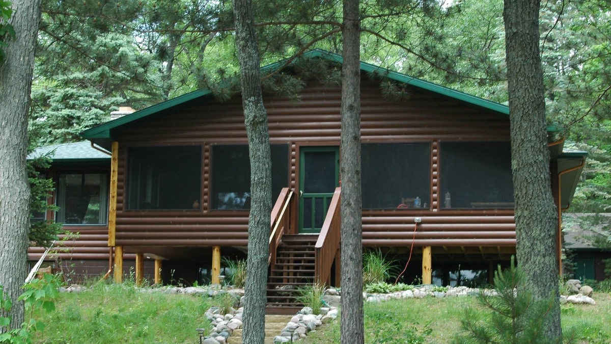 St. Helen Cabin | Quiet, rustic cabin on East Twin Lake near St. Helen, Michigan