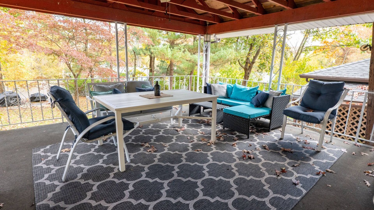 Woodbury House | Quiet, Safe Home- 1 mile from Woodbury Outlets. Westpoint and more nearby!