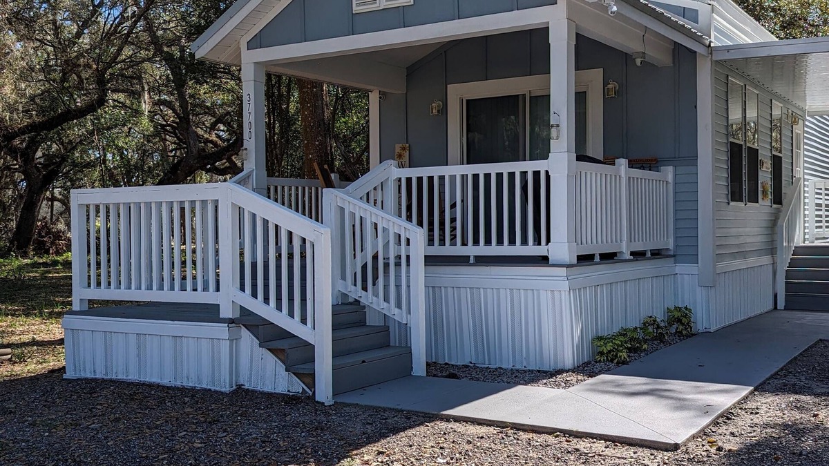 Zephyrhills West Cottage | Quiet & Secluded yet short distance to everything!