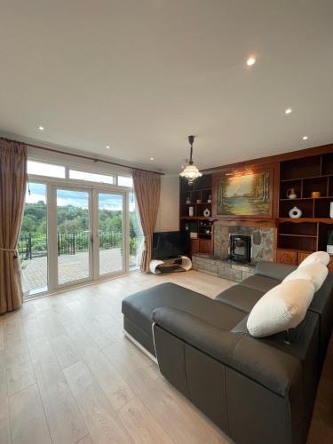 Bailieborough House | Quiet self-catering holiday home with surrounding lakes