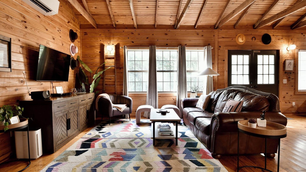 Eureka Springs Cabin | Quiet Serenity on 10 acres in Eureka Springs. Hoot Owl Cabin