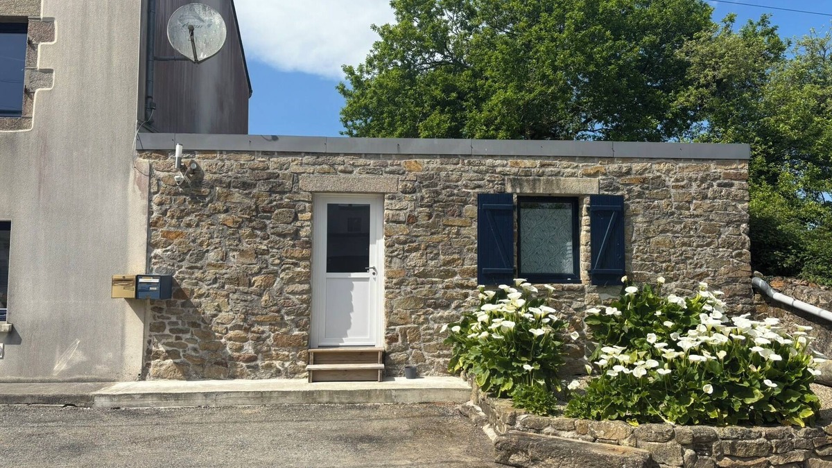 Guilers Apartment | Quiet, single-storey Ty an Avel studio, 15 minutes from beaches and Brest center
