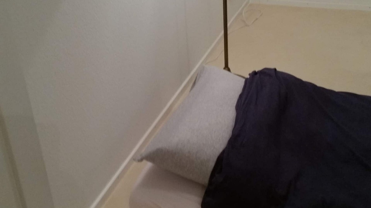 District 7 House | Quiet sleeping area in the dressing room 12 m2 with window - mattress on the floor