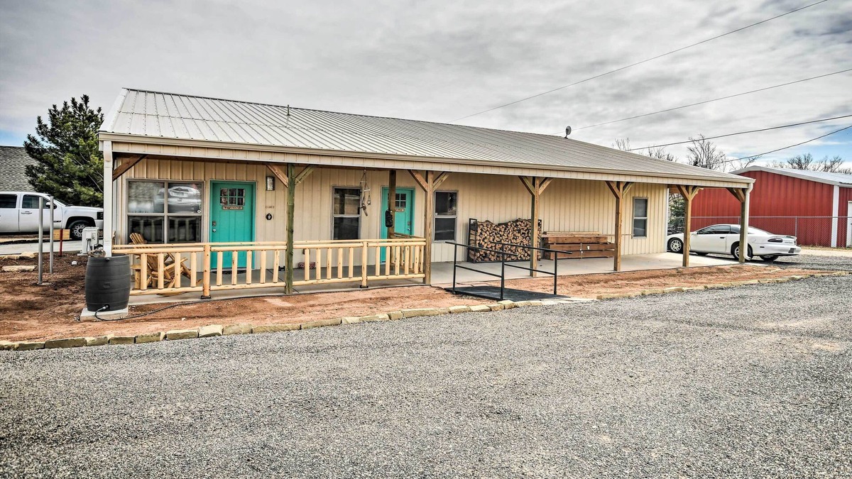 Amarillo Apartment | Quiet Southwestern Studio - 5 Mi to Wildcat Bluff!