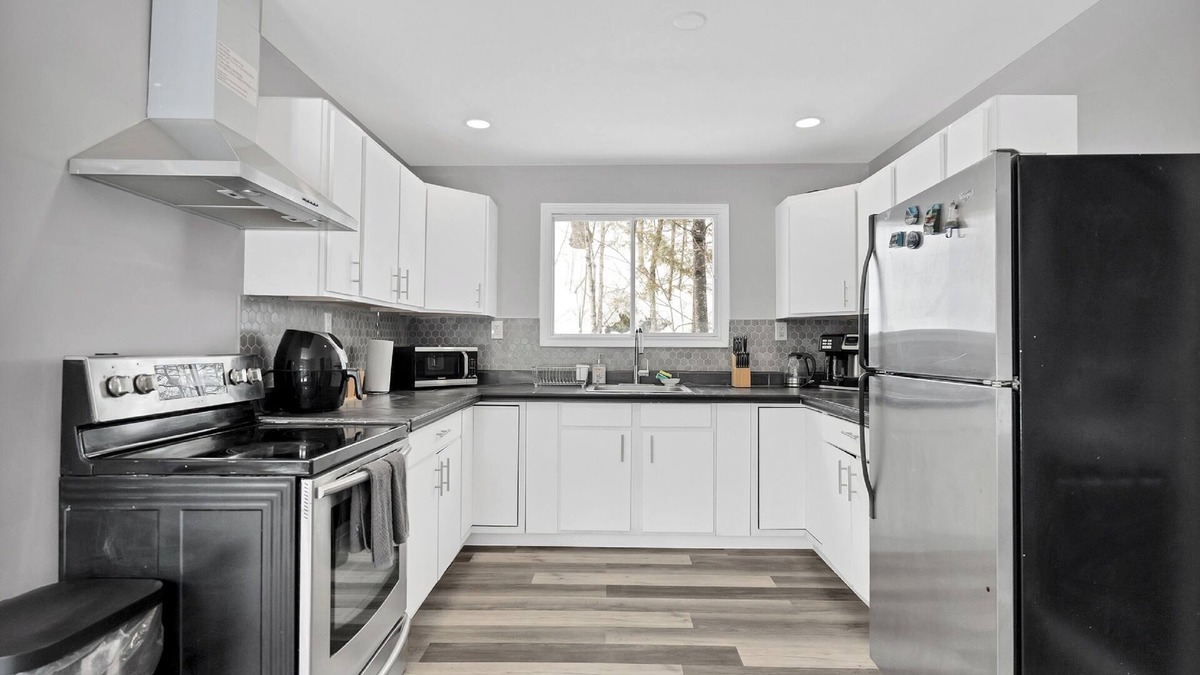 Irondale Cottage | Quiet Spaciou Gorgeous Lakefront Cottage