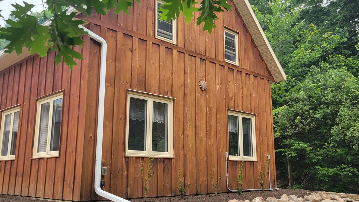 Killaloe Cabin | Quiet spacious 2 story lodge for private party