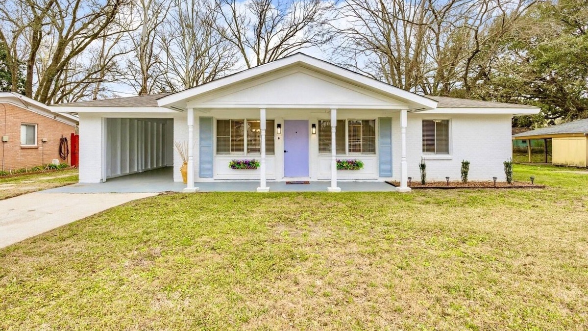 Brownsfields House | Quiet Stay Near Airport. 5 min drive to SU. 10-15 min drive to LSU & Dwntown BR.