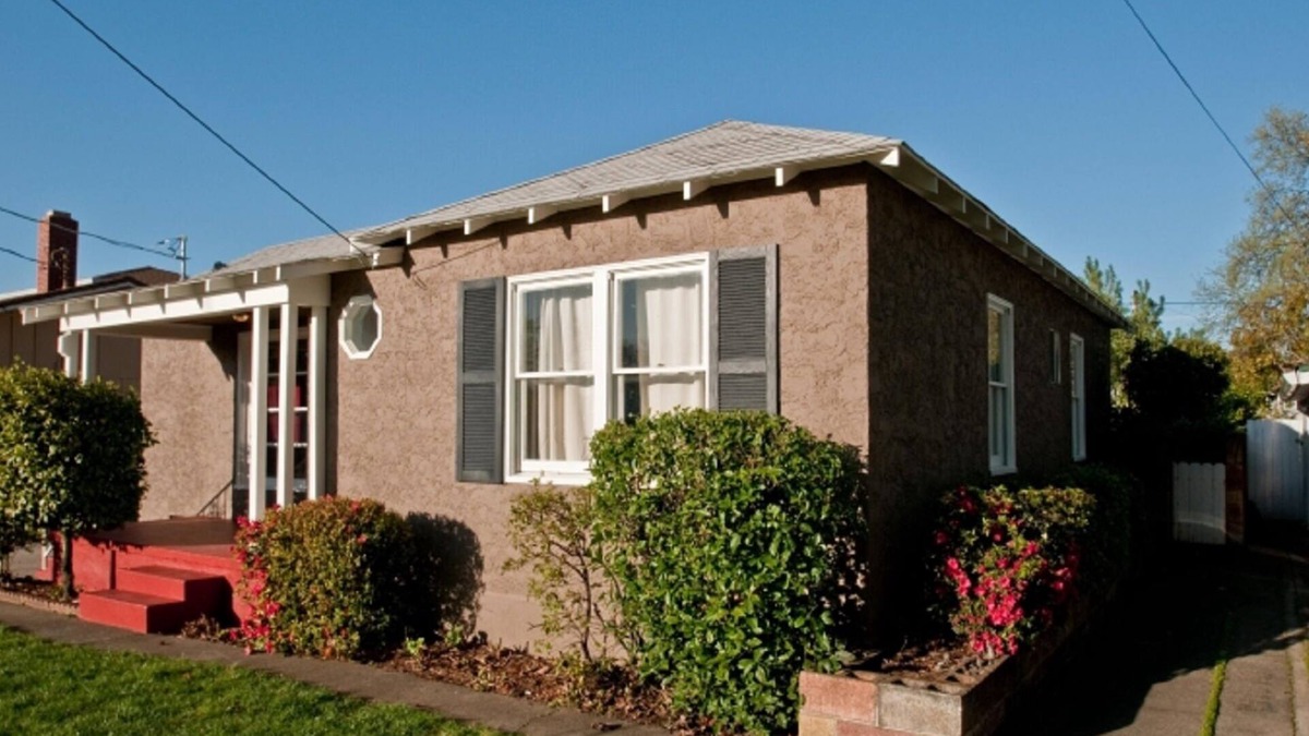Redding House | Quiet Street.- 1950's Charming 2 Bdrm House Close to Downtown, Civic, Bethel