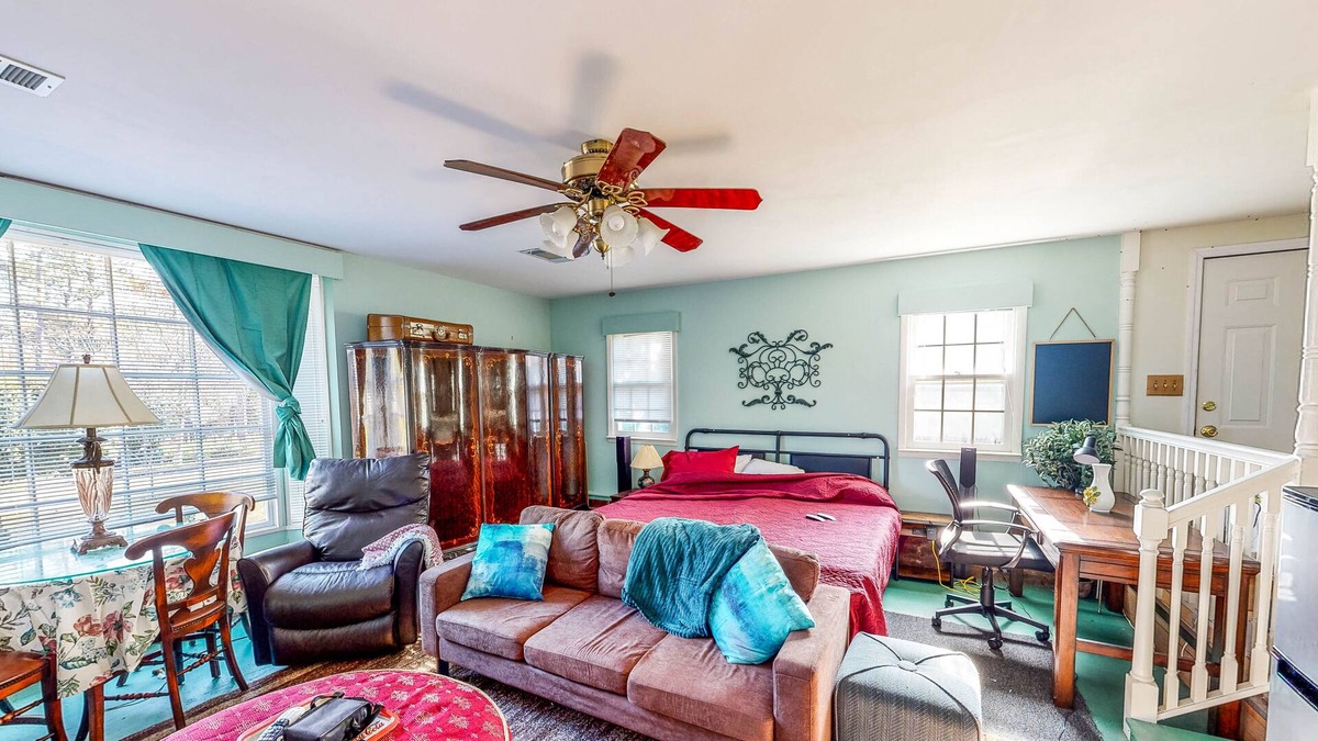 Fort Valley Cabin | Quiet Studio Backed by Woods, No Neighbors - Big Dog-Friendly Yard, Gas Grill